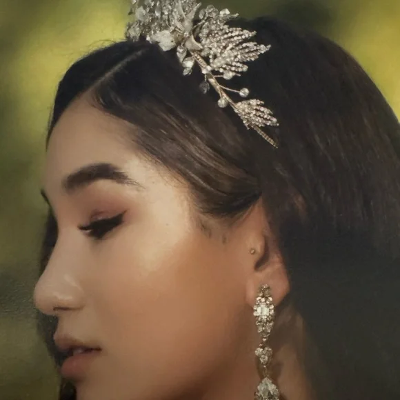 Elegant Gold Floral Headband - Picture 4 of 5